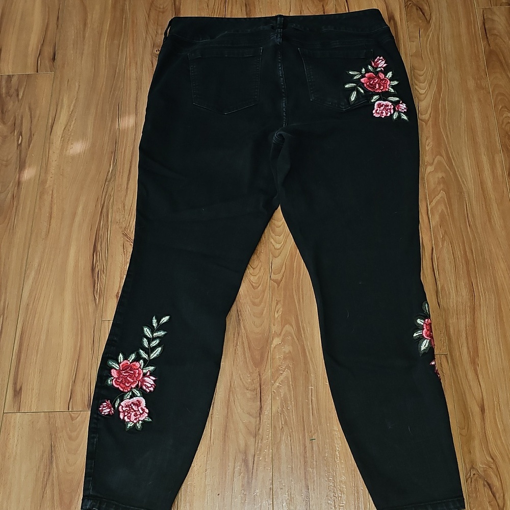 18T Black Women’s Jeans with Red Floral Embroidery - Picture 9 of 14